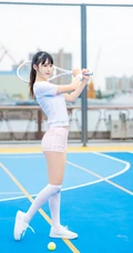 打网球的身高腿长马尾辫少女紧身运动衣短裤长筒袜着身元气满满写真