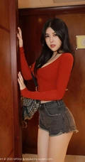魔鬼身材漂亮女生小姐姐韩静安紧身红色T恤牛仔热裤柔美气质室内写真图集