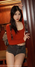 魔鬼身材漂亮女生小姐姐韩静安紧身红色T恤牛仔热裤柔美气质室内写真图集
