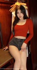 魔鬼身材漂亮女生小姐姐韩静安紧身红色T恤牛仔热裤柔美气质室内写真图集