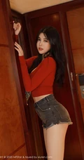 魔鬼身材漂亮女生小姐姐韩静安紧身红色T恤牛仔热裤柔美气质室内写真图集