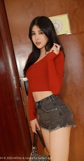 魔鬼身材漂亮女生小姐姐韩静安紧身红色T恤牛仔热裤柔美气质室内写真图集