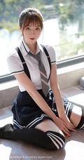 马尾辫女生嫩模yoo优优清纯学院风校服短裙长筒袜落地窗前写真美图集