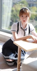 马尾辫女生嫩模yoo优优清纯学院风校服短裙长筒袜落地窗前写真美图集