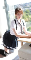 马尾辫女生嫩模yoo优优清纯学院风校服短裙长筒袜落地窗前写真美图集