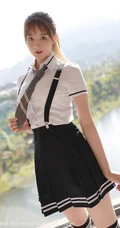 马尾辫女生嫩模yoo优优清纯学院风校服短裙长筒袜落地窗前写真美图集