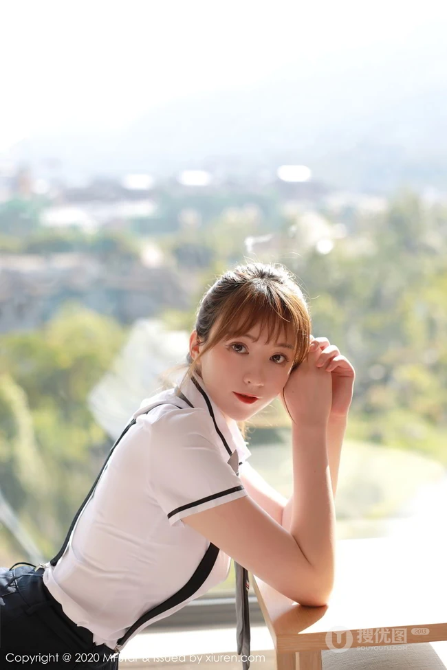 马尾辫女生嫩模yoo优优清纯学院风校服短裙长筒袜落地窗前写真美图集