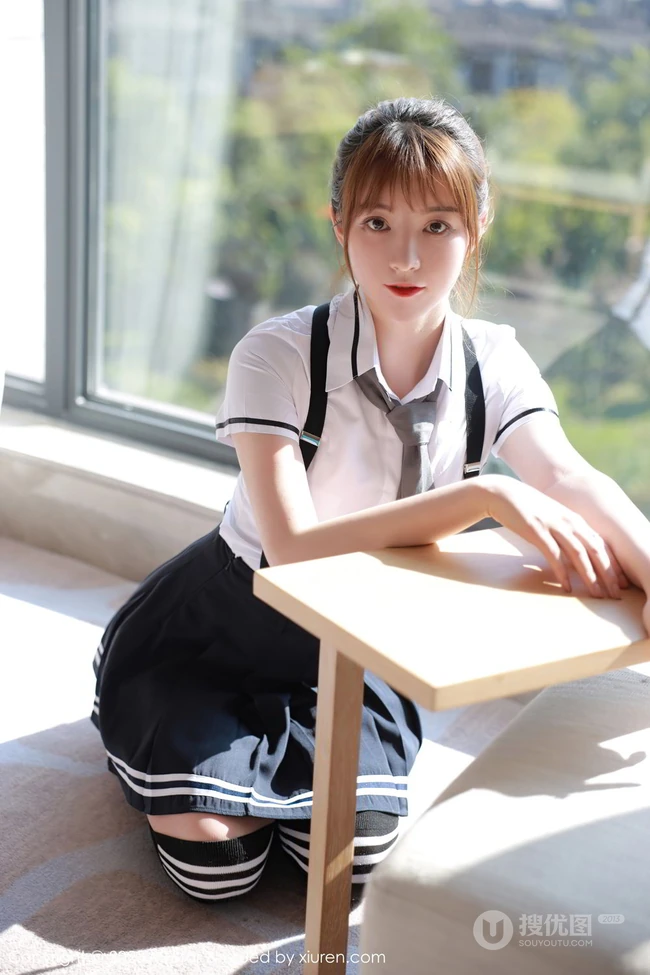 马尾辫女生嫩模yoo优优清纯学院风校服短裙长筒袜落地窗前写真美图集
