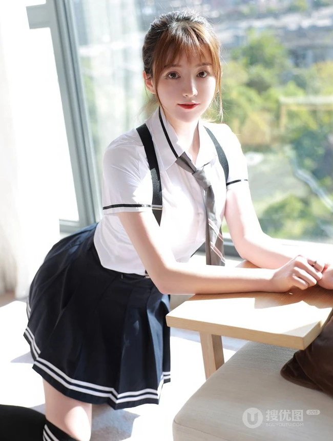 马尾辫女生嫩模yoo优优清纯学院风校服短裙长筒袜落地窗前写真美图集