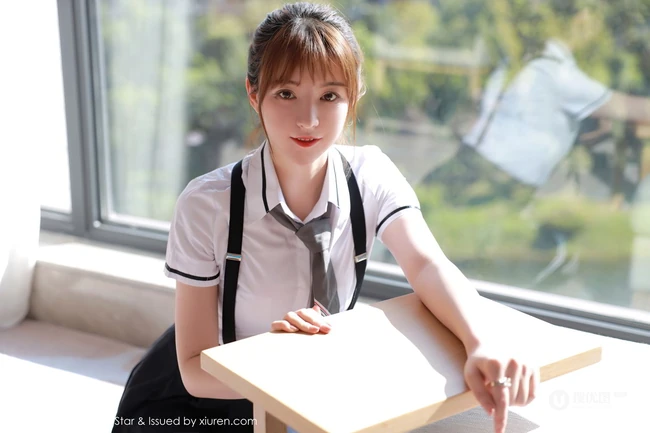 马尾辫女生嫩模yoo优优清纯学院风校服短裙长筒袜落地窗前写真美图集
