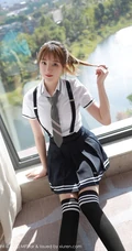 马尾辫女生嫩模yoo优优清纯学院风校服短裙长筒袜落地窗前写真美图集