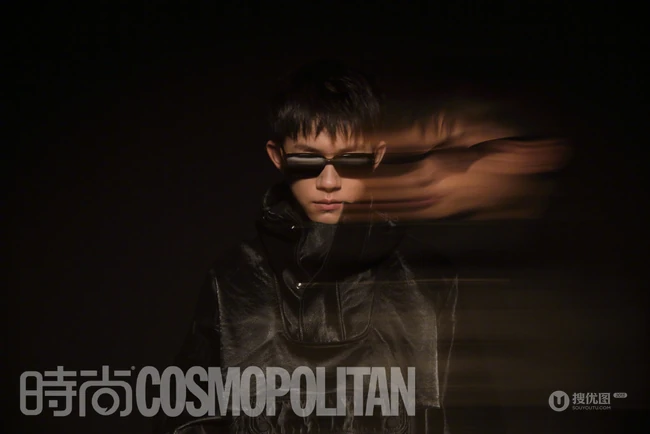 易烊千玺时尚COSMO最新杂志写真照，展高冷潮流少年的个性篇章