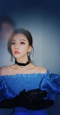冯提莫蓝色礼裙公主裙傲娇写真照