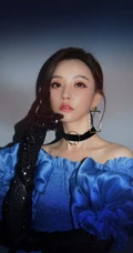 冯提莫蓝色礼裙公主裙傲娇写真照