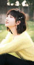 阳光下的甜美笑容气质女生一枚，毛晓彤黄衣黑裤复古LOmo色唯美森系写真