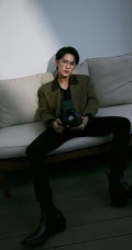 广西北海帅气歌手檀健次慵懒忧郁居家写真照片