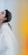 粉扑扑的脸蛋好可爱，女生王玉雯短卷发型靓丽百变室内写真集