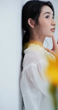 粉扑扑的脸蛋好可爱，女生王玉雯短卷发型靓丽百变室内写真集