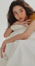 粉扑扑的脸蛋好可爱，女生王玉雯短卷发型靓丽百变室内写真集
