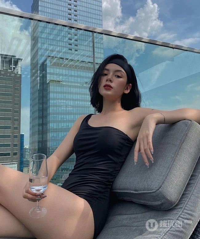 齐刘海短发发型混血女生时尚靓丽，青春动感唯美气质生活照片图集