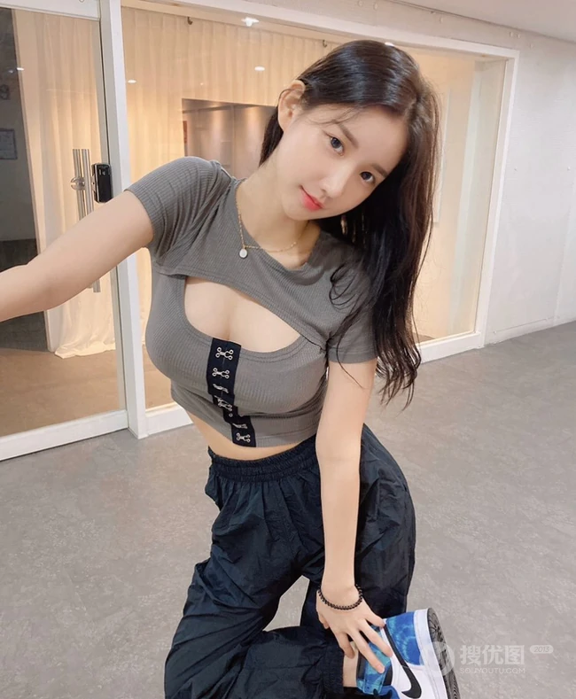 韩系运动型清秀漂亮女生小姐姐MIU气质匀称身形运动风格写真自拍照片