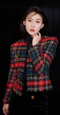 贾青柔美气质冬日穿搭户外茅草坡唯美写真照片
