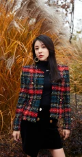 贾青柔美气质冬日穿搭户外茅草坡唯美写真照片