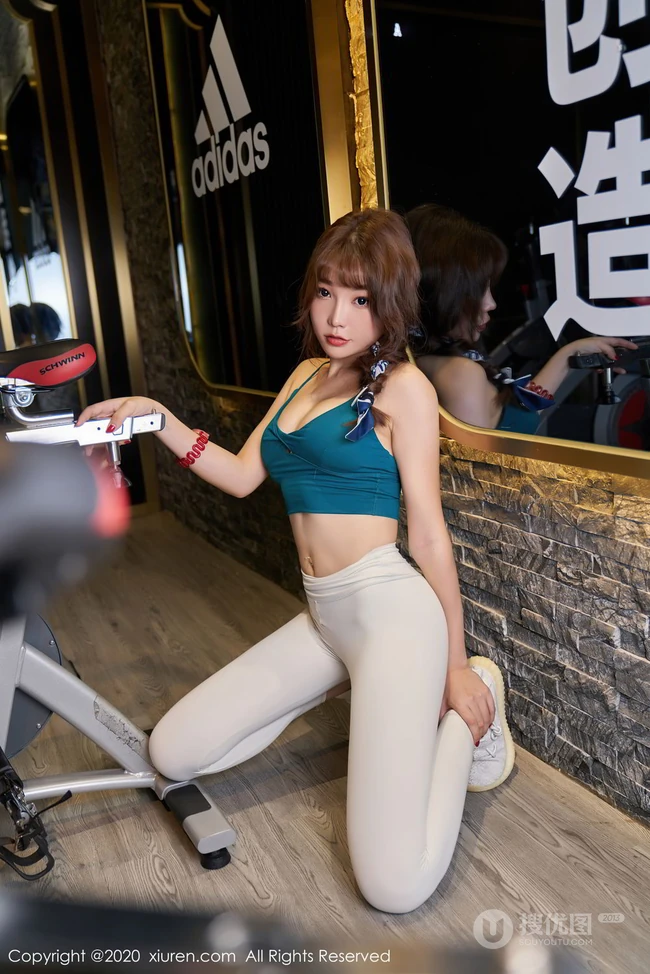 健身房里的完美线条女生芝芝Booty紧身健身衣运动裤高清气质时尚写真图集