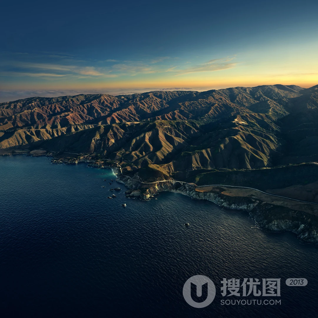 高空鸟瞰下不同天气，时间段里的湖泊，以及层层叠叠山脉壁纸图片