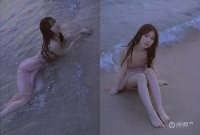 看潮汐日落，海边沙滩戏水的粉裙少女唯美摄影写真图集