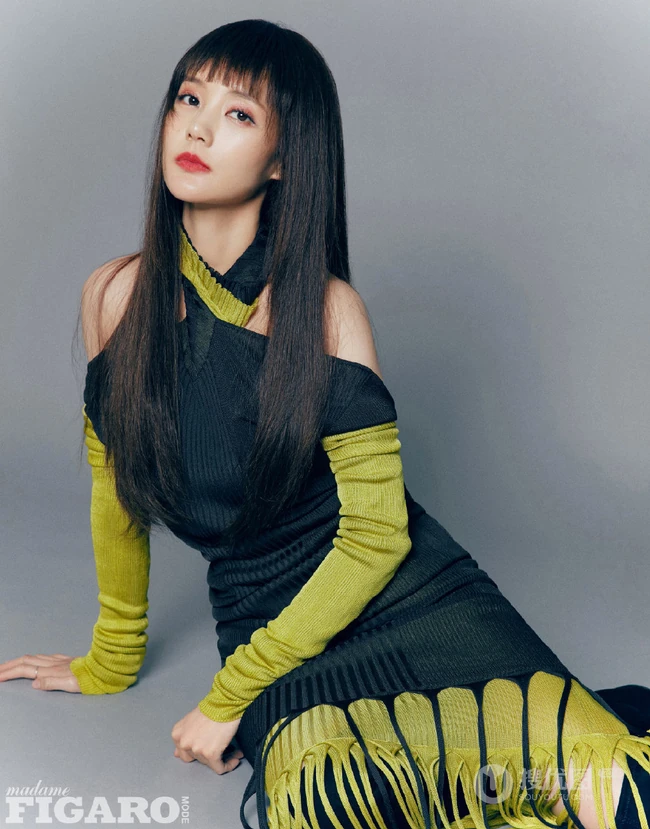 李一桐MadameFigaro中文版杂志写真照，多套冬装服饰诠释时尚女人魅力