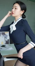 魅力十足女生职场老板上司安然Maleah别样风情连衣短裙深袜袜写真套图