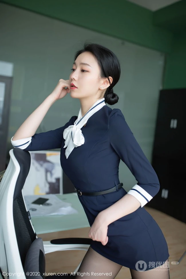魅力十足女生职场老板上司安然Maleah别样风情连衣短裙深袜袜写真套图