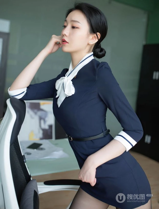 魅力十足女生职场老板上司安然Maleah别样风情连衣短裙深袜袜写真套图