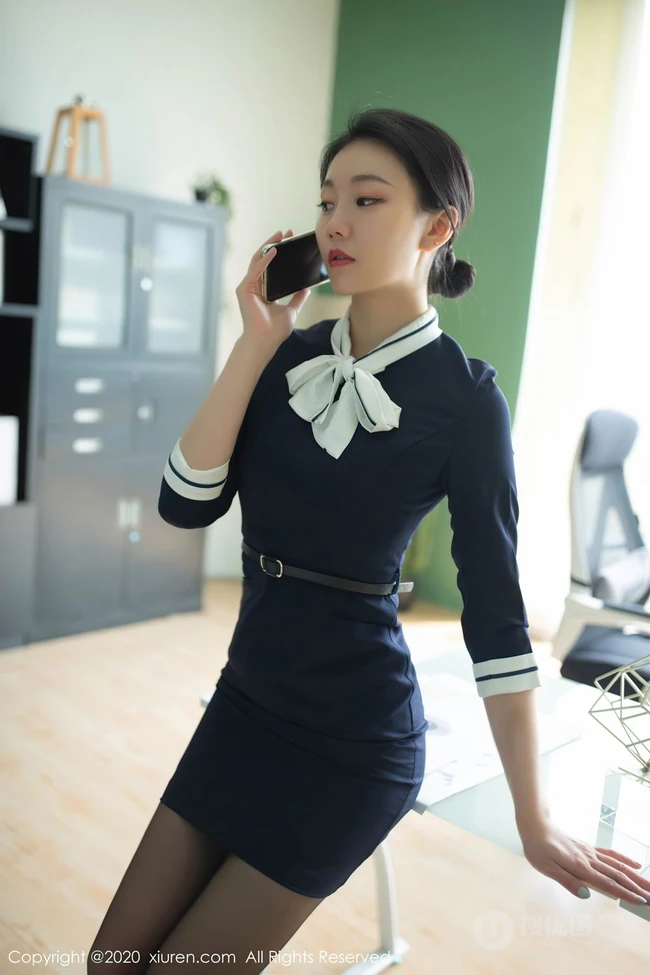 魅力十足女生职场老板上司安然Maleah别样风情连衣短裙深袜袜写真套图
