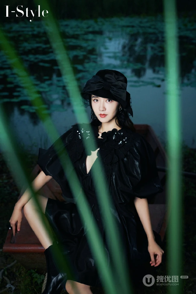 元气少女的丛林探秘，许龄月爱装时尚Istyle最新杂志写真照