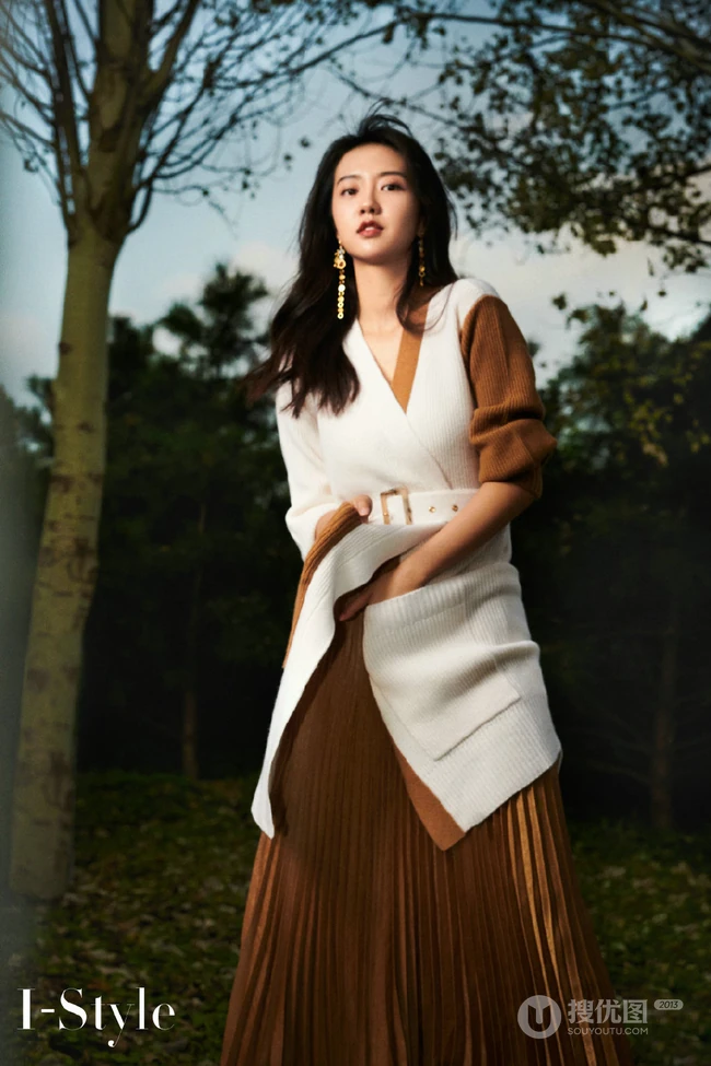 元气少女的丛林探秘，许龄月爱装时尚Istyle最新杂志写真照