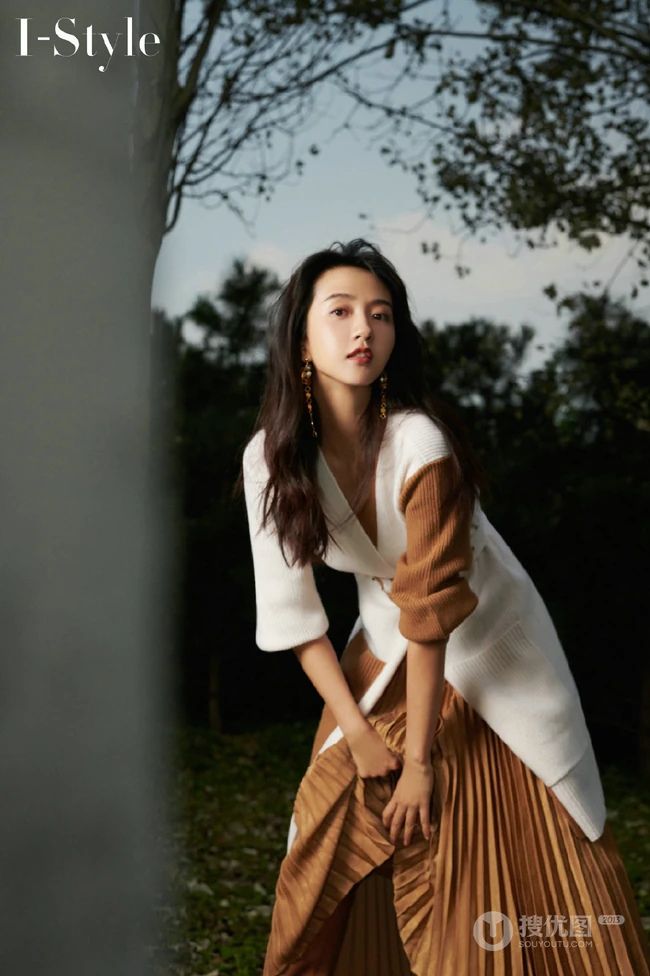 元气少女的丛林探秘，许龄月爱装时尚Istyle最新杂志写真照