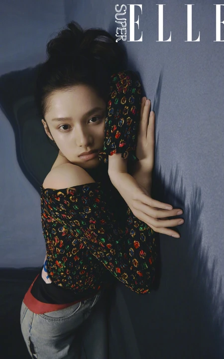 鬼马精灵元气少女张婧仪气质清凉穿搭SuperELLE杂志写真照