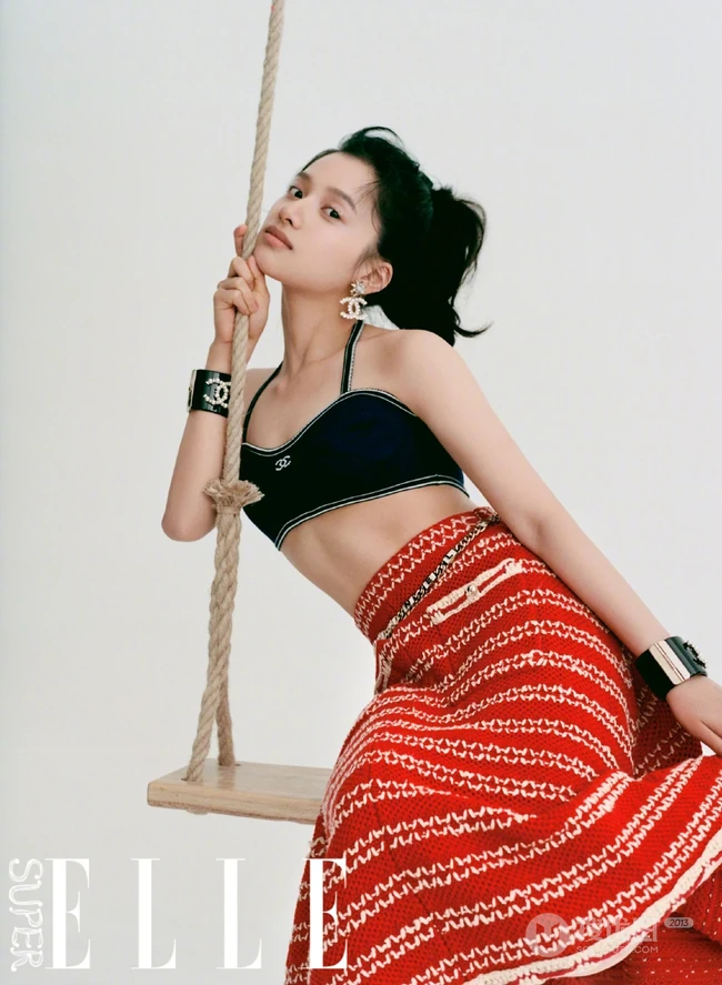 鬼马精灵元气少女张婧仪气质清凉穿搭SuperELLE杂志写真照
