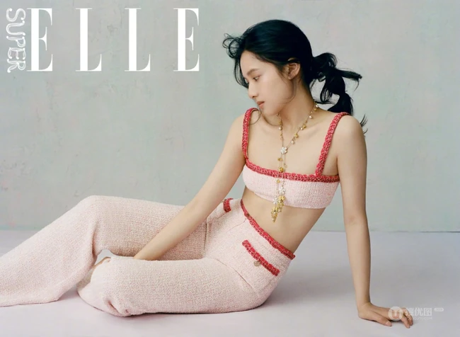 鬼马精灵元气少女张婧仪气质清凉穿搭SuperELLE杂志写真照