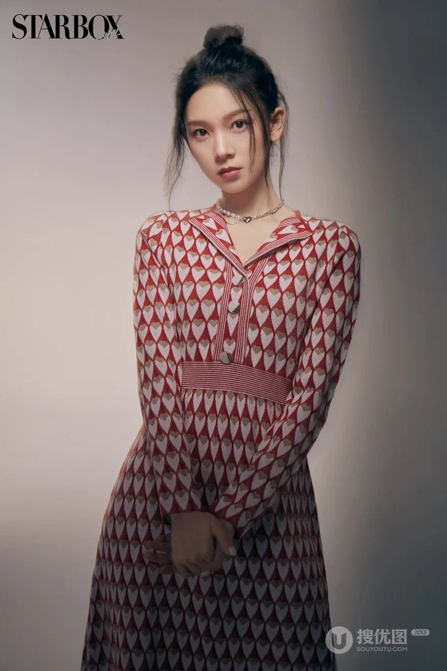 陈瑶百变时尚靓丽冬装写真最新杂志图片
