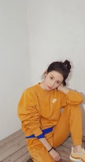 气质女生郑合惠子品牌休闲运动套装随意穿搭清爽室内写真照