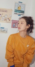 气质女生郑合惠子品牌休闲运动套装随意穿搭清爽室内写真照