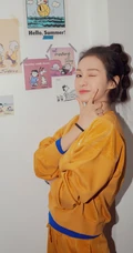 气质女生郑合惠子品牌休闲运动套装随意穿搭清爽室内写真照