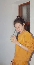 气质女生郑合惠子品牌休闲运动套装随意穿搭清爽室内写真照