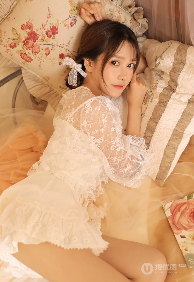 少女，暖室内，穿着白色蕾丝衣迷你短裙的大眼睛少女温暖艺术摄影高清写真