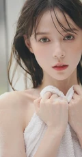 骨感苗条瘦瘦的长发少女小碎花肩带衣短裤清新室内写真图集