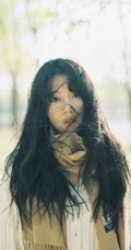 安泳畅唯美深秋与路边树木，落叶街拍写真美照