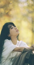 安泳畅唯美深秋与路边树木，落叶街拍写真美照